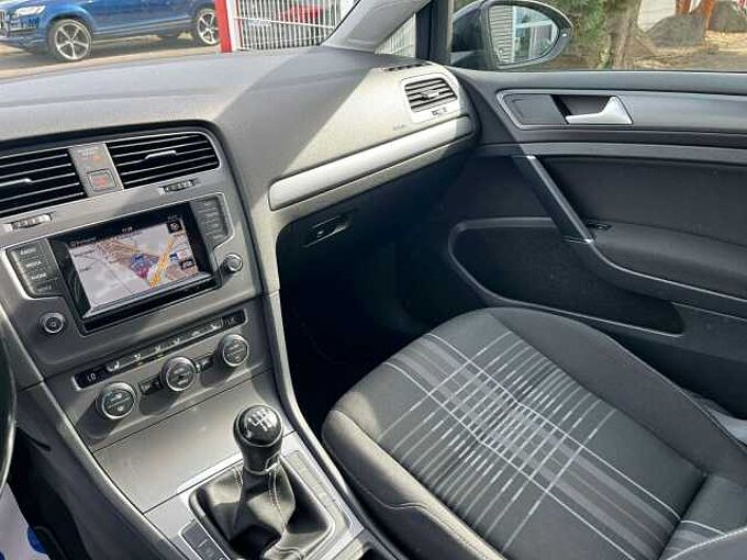 Volkswagen Golf VII Lim. 1.6 TDI Lounge BMT *NAVI*