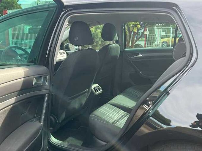 Volkswagen Golf VII Lim. 1.6 TDI Lounge BMT *NAVI*