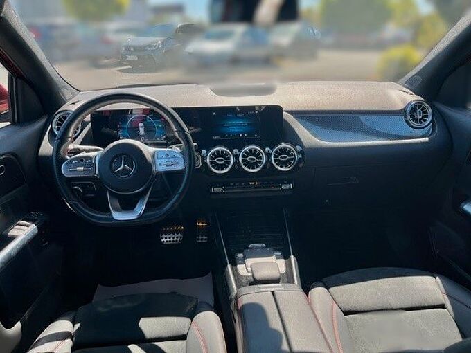 Mercedes-Benz GLA 200 AMG Line / MBUX/ NAVI