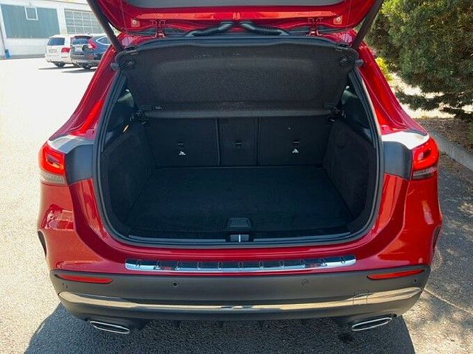 Mercedes-Benz GLA 200 AMG Line / MBUX/ NAVI