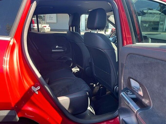 Mercedes-Benz GLA 200 AMG Line / MBUX/ NAVI