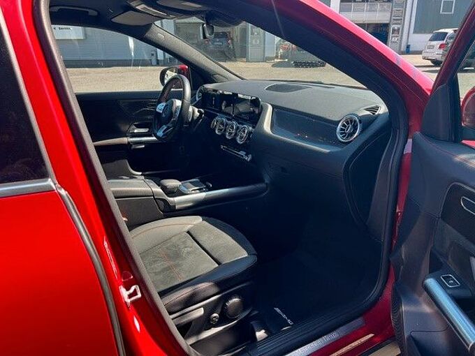 Mercedes-Benz GLA 200 AMG Line / MBUX/ NAVI