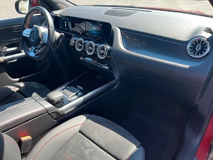 Mercedes-Benz GLA 200 AMG Line / MBUX/ NAVI