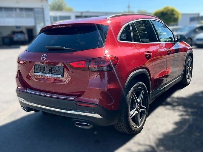 Mercedes-Benz GLA 200 AMG Line / MBUX/ NAVI