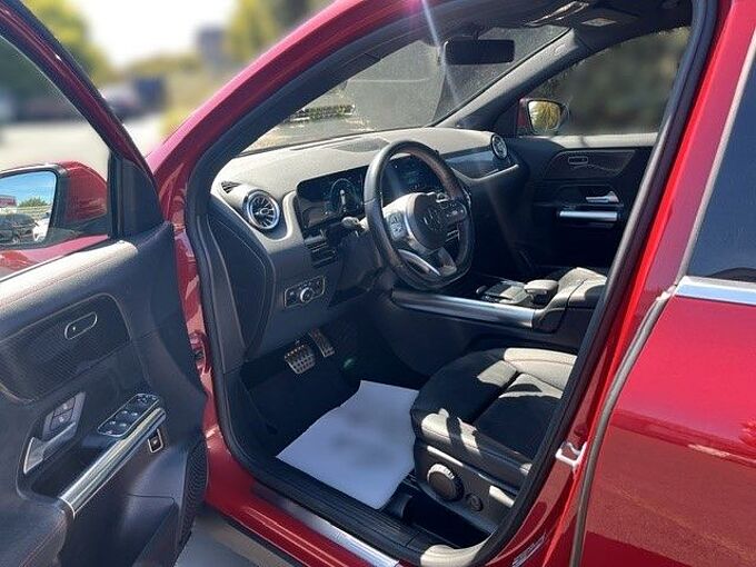 Mercedes-Benz GLA 200 AMG Line / MBUX/ NAVI