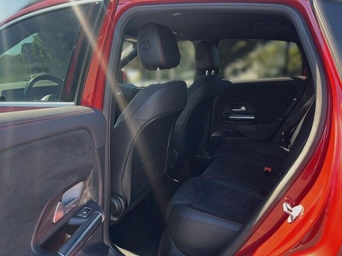 Mercedes-Benz GLA 200 AMG Line / MBUX/ NAVI