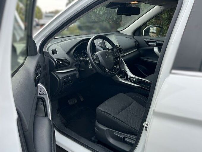 Mitsubishi Eclipse Cross Basis Hybrid 4WD