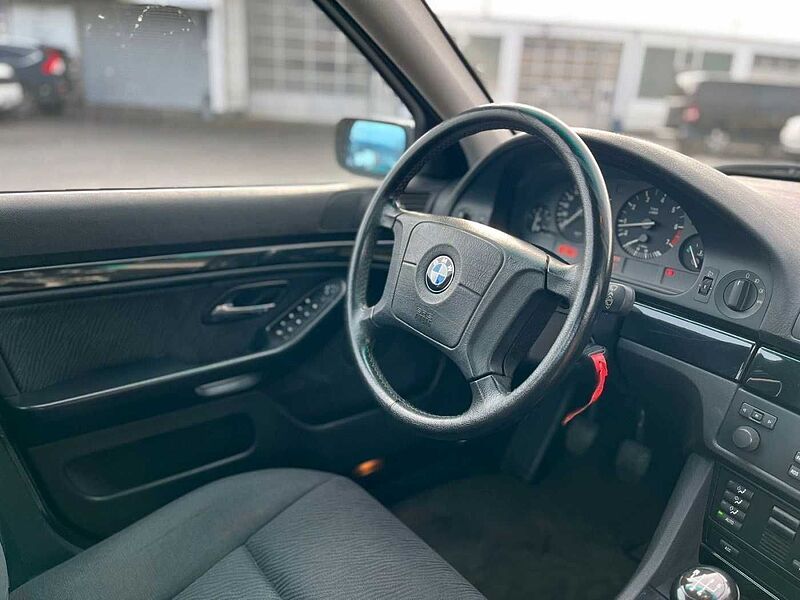 BMW 520 i *Standheizung* KLIMA* SCHECKHEFT* TOP**