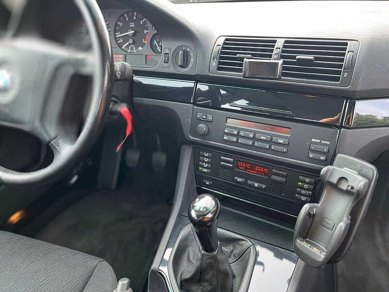 BMW 520 i *Standheizung* KLIMA* SCHECKHEFT* TOP**