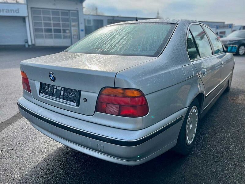 BMW 520 i *Standheizung* KLIMA* SCHECKHEFT* TOP**