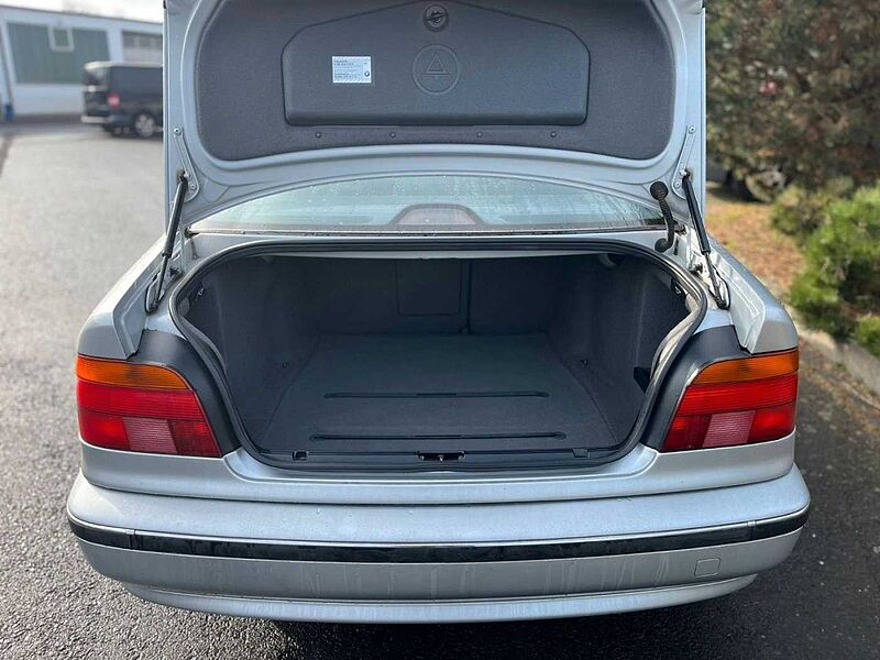 BMW 520 i *Standheizung* KLIMA* SCHECKHEFT* TOP**