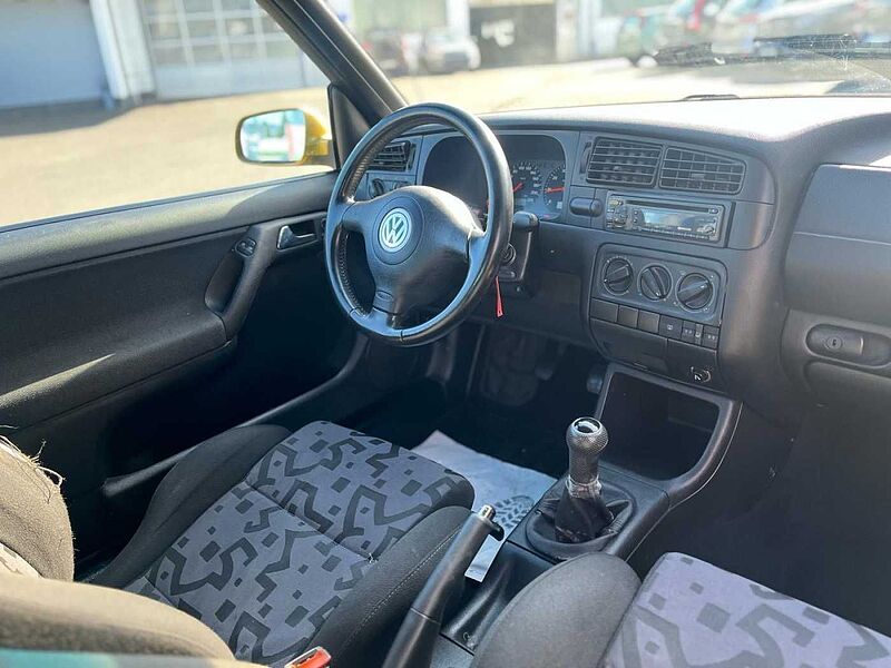 Volkswagen Golf IV Cabriolet 1.6 &apos, Avantgarde&apos,