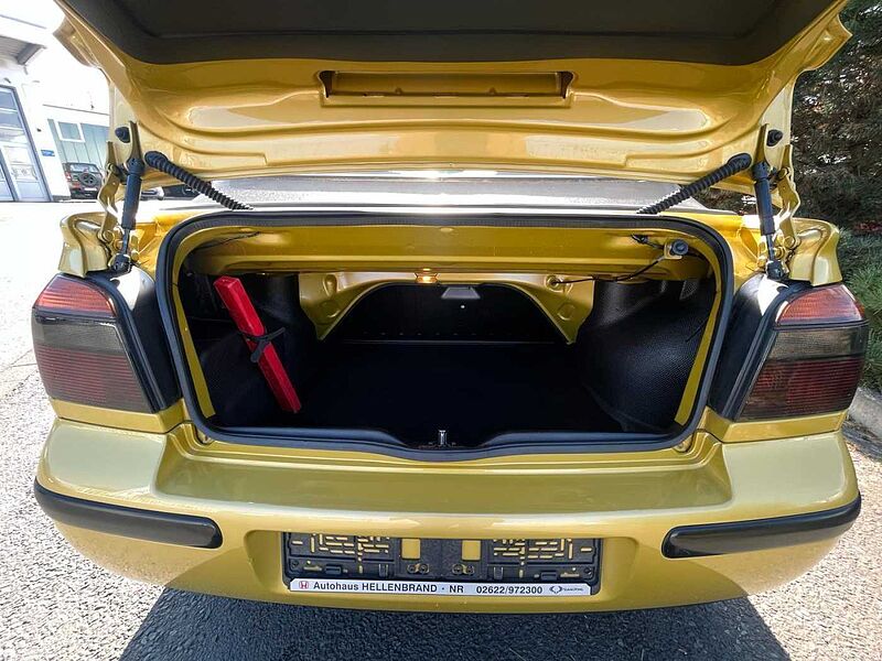 Volkswagen Golf IV Cabriolet 1.6 &apos, Avantgarde&apos,