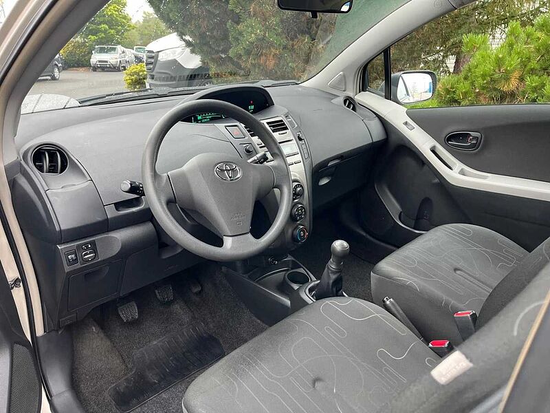 Toyota Yaris 1.0 Cool *TÜV NEU*