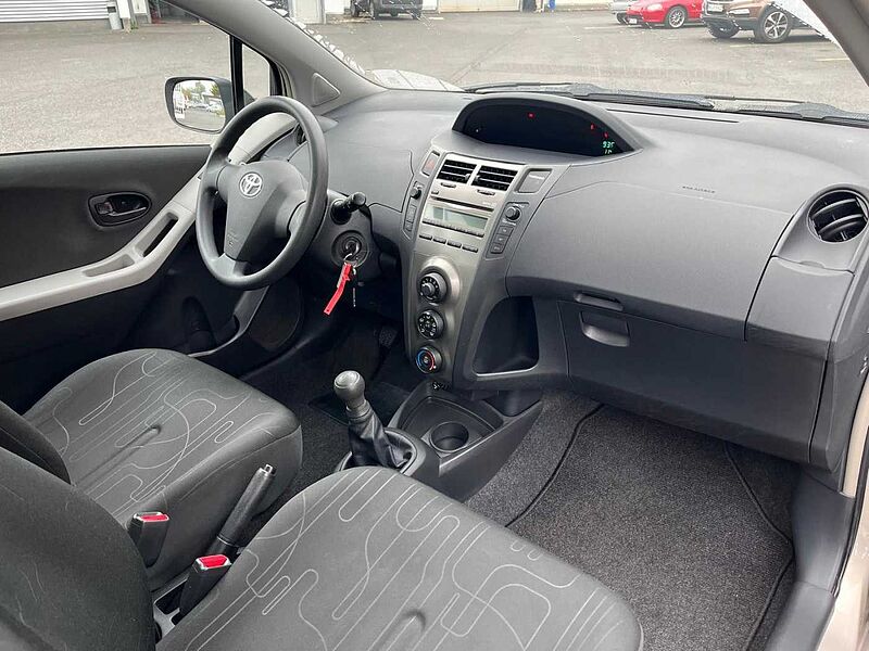 Toyota Yaris 1.0 Cool *TÜV NEU*