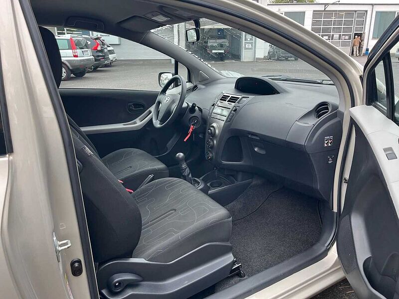 Toyota Yaris 1.0 Cool *TÜV NEU*