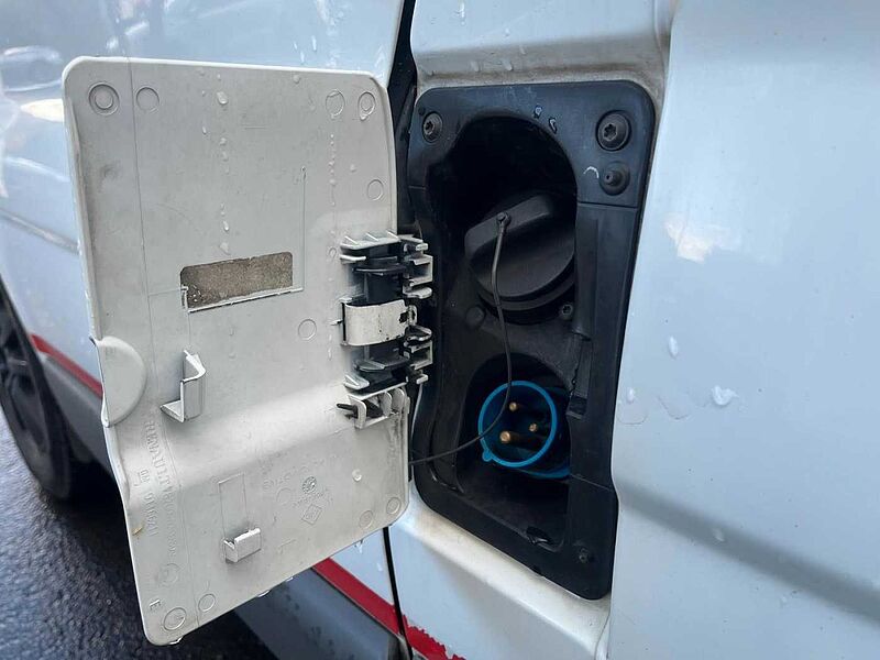 Renault Trafic 2.5  Combi L2H1 2,9t  verglast AHK