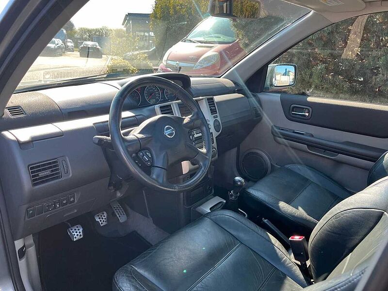 Nissan X-Trail 2.2 d  Elegance 4x4 /PANORAMA/NAVI/AHK