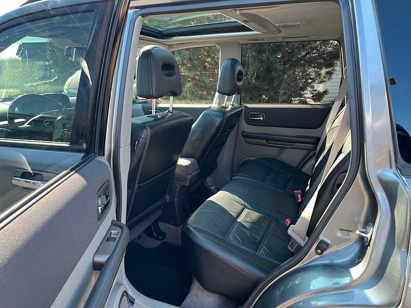 Nissan X-Trail 2.2 d  Elegance 4x4 /PANORAMA/NAVI/AHK