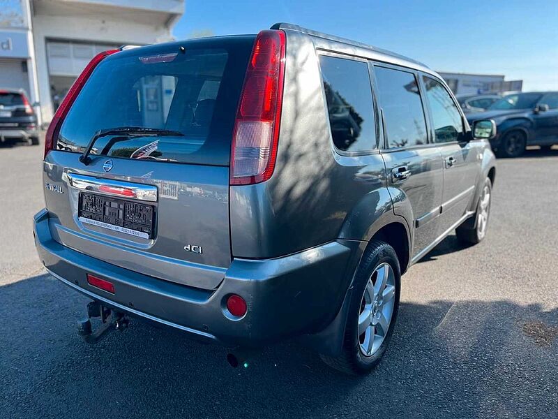 Nissan X-Trail 2.2 d  Elegance 4x4 /PANORAMA/NAVI/AHK