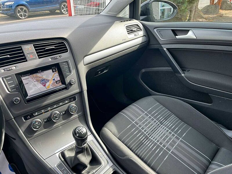 Volkswagen Golf VII Lim. 1.6 TDI Lounge BMT *NAVI*