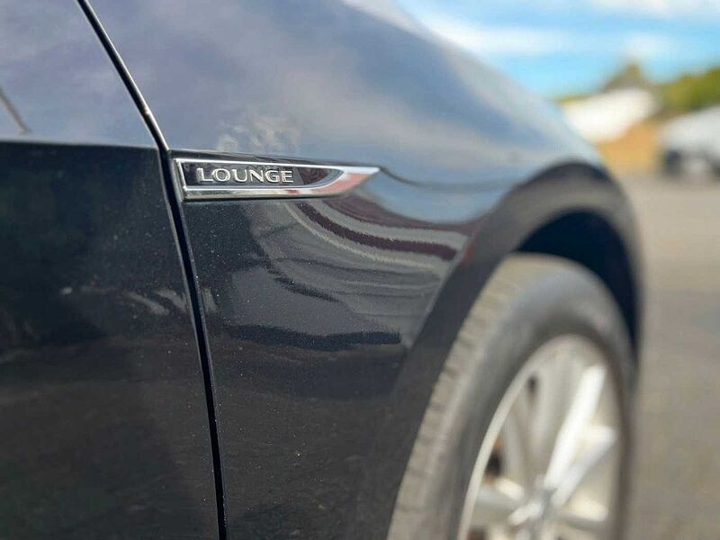 Volkswagen Golf VII Lim. 1.6 TDI Lounge BMT *NAVI*