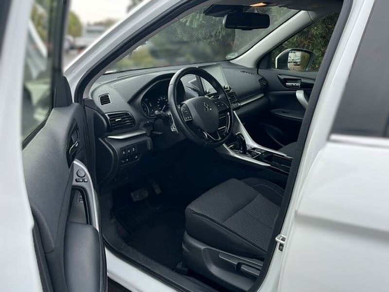 Mitsubishi Eclipse Cross Basis Hybrid 4WD